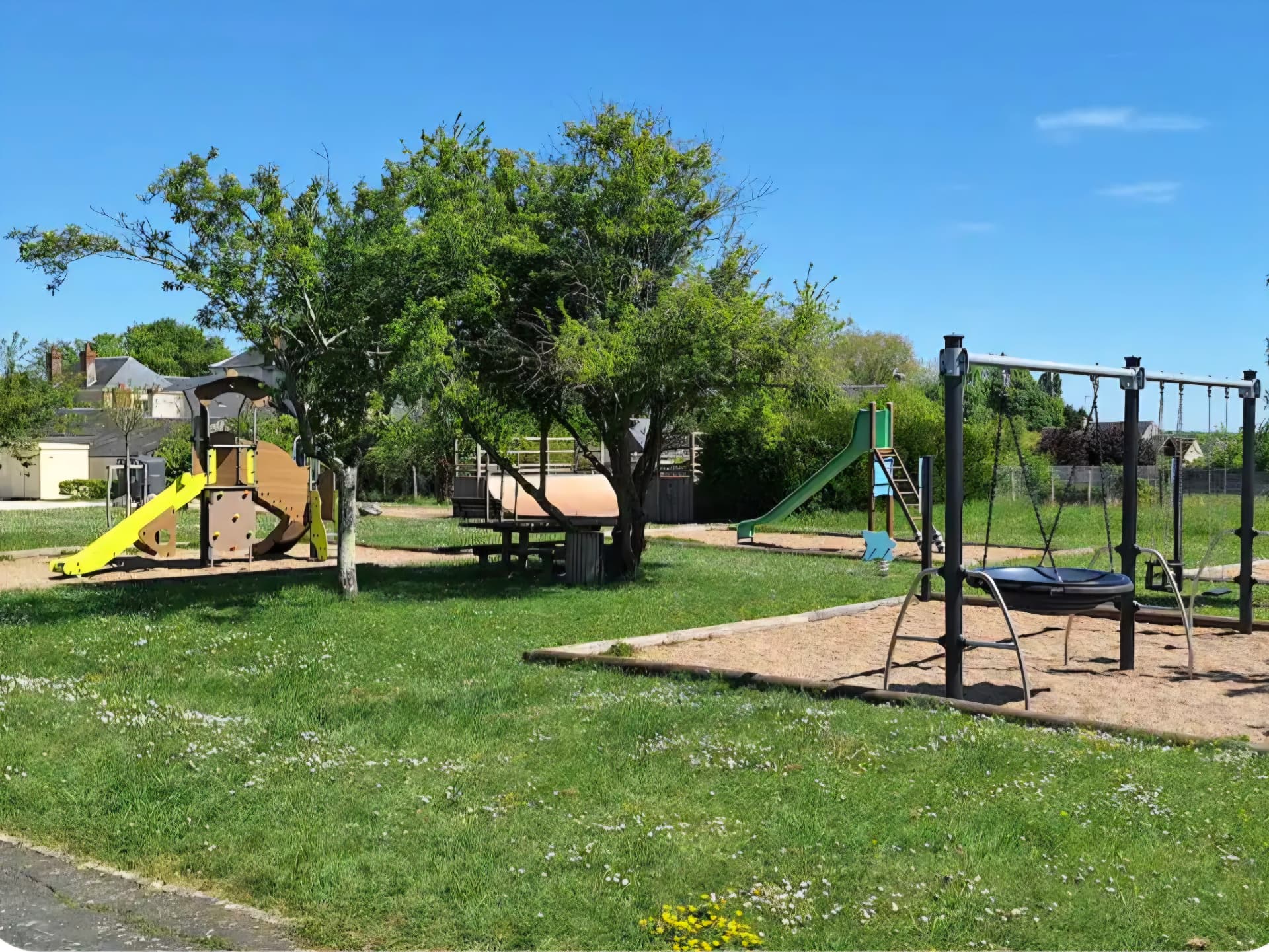 Gîte Le Petit Verger - Aire de jeux pour enfants à 200 m du gîte