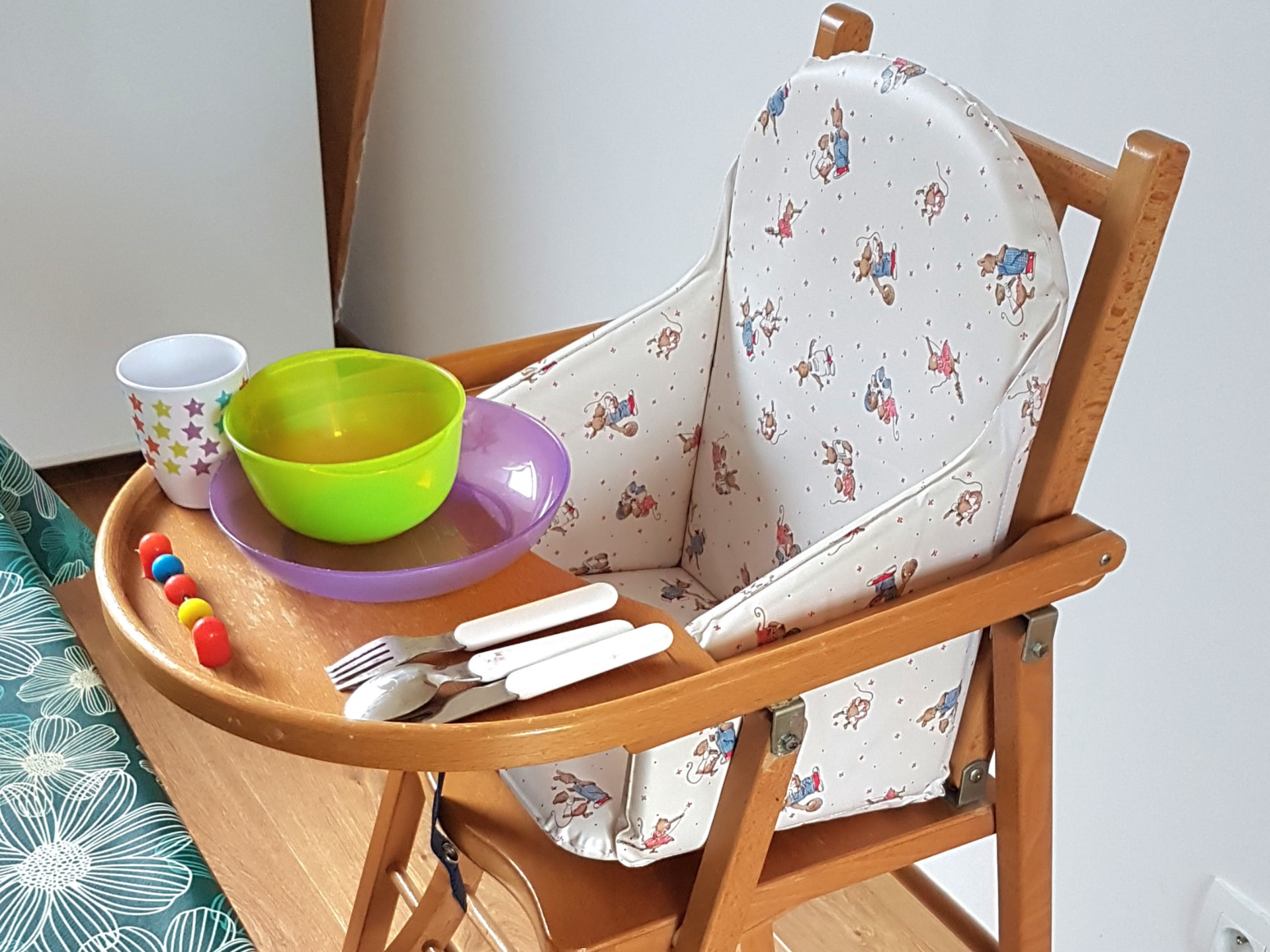 Gîte Le Petit Verger - Chaise haute et vaisselle dédiée pour les tout-petits