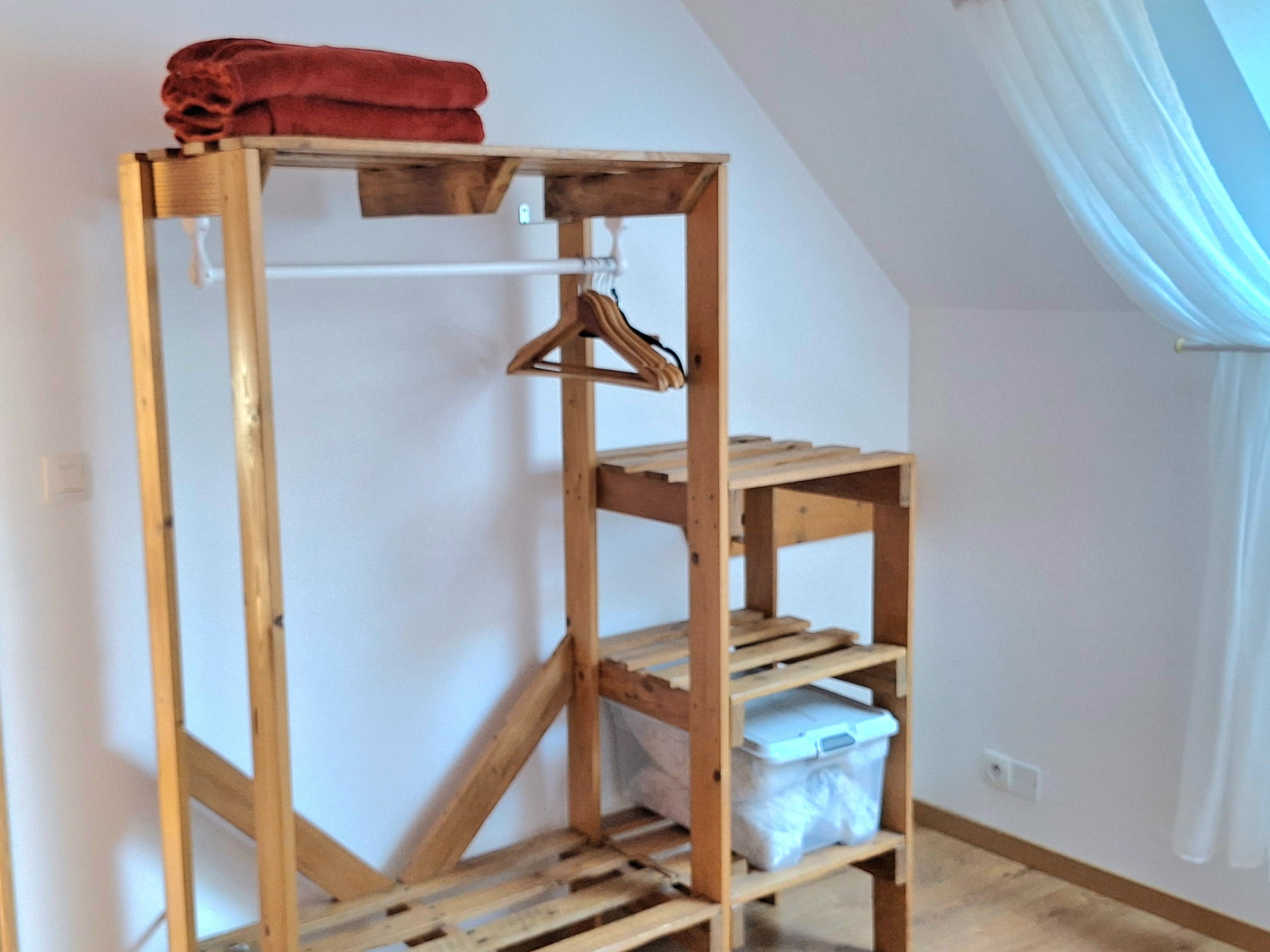Gîte Le Petit Verger - Dressing et rangements des chambres